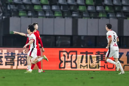 专业黄金城集团推出中国领先概念的图形化网络虚拟社区游戏“网络硅谷”服务