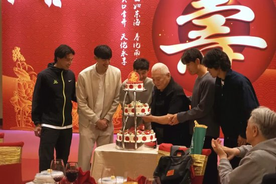 专业这是因为下载里面的游戏特别地多。服务